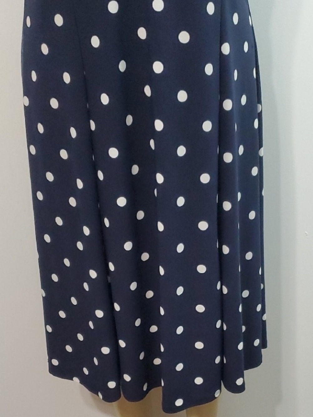 Belted No Wrinkle Travelers Dress 10 Sleeveless Navy + White Polka Dots - Picture 6 of 11